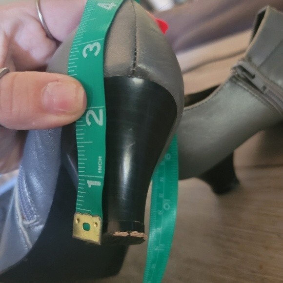 AJ Valenci silver grey leather ankle boots booties low kitten heel zip closure 8 - Picture 9 of 9